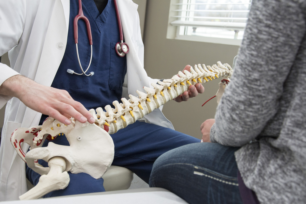 How Does an Osteopath Compare to a Chiropractor?