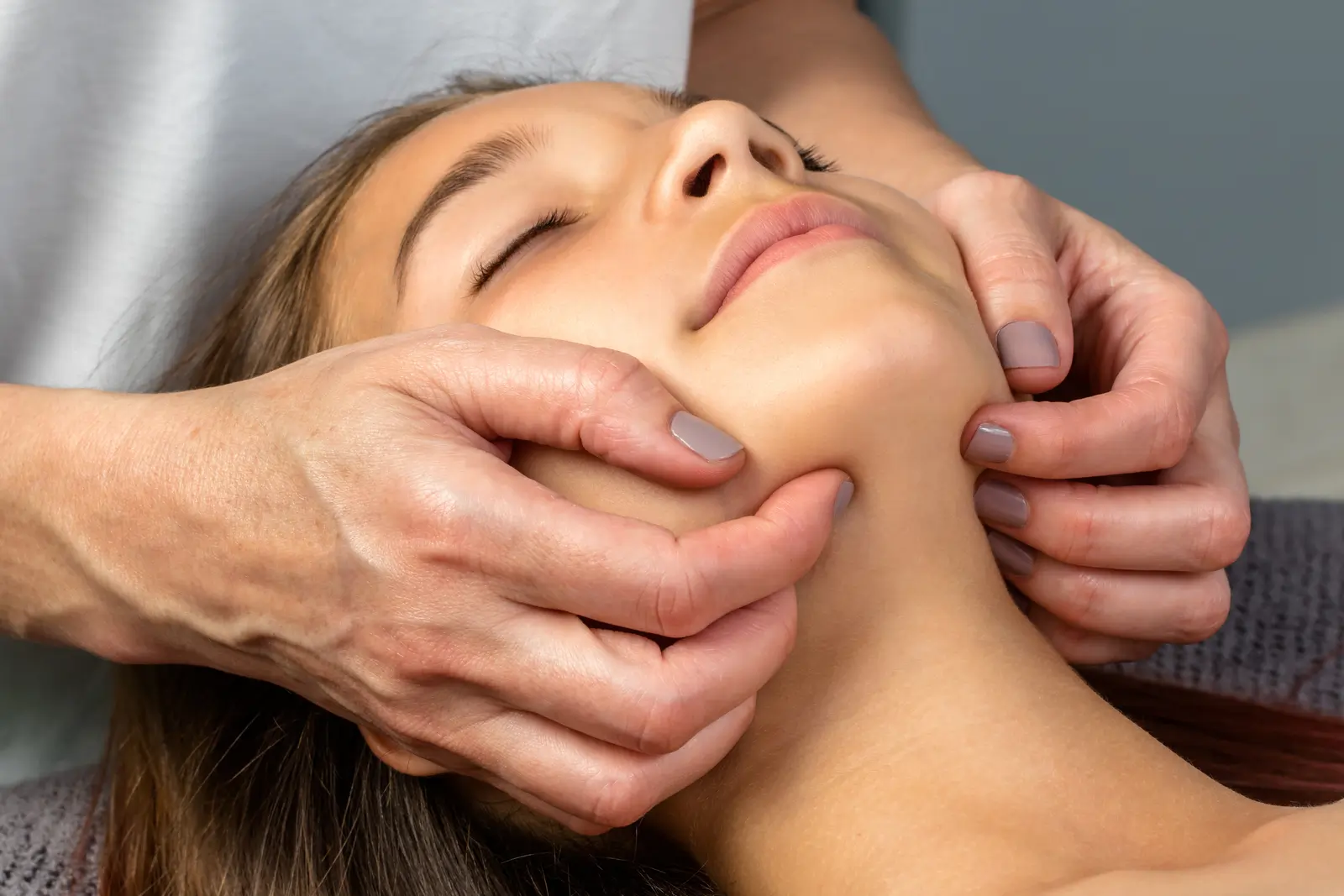 Can TMJ disorders cause a jaw to get stuck?