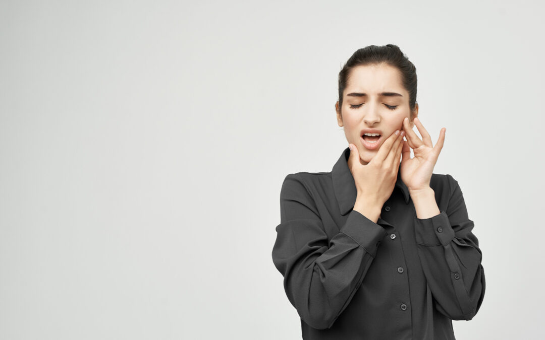 Why does one side of my jaw hurt