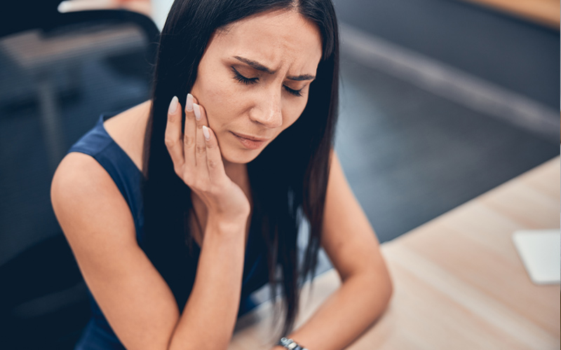 Why-does-one-side-of-my-jaw-hurt-img-b