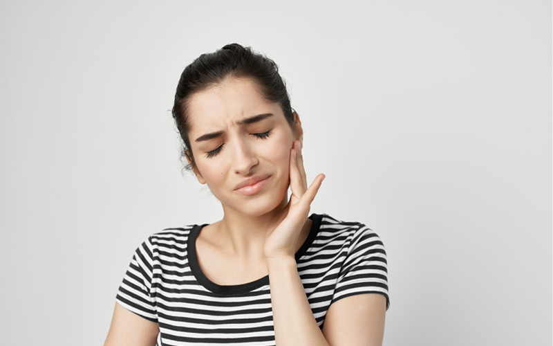 Why-does-one-side-of-my-jaw-hurt-img-f